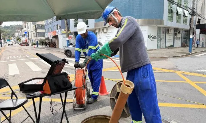 EMASA reforça atuação técnica na manutenção e inspeção da rede de esgoto no Pioneiros