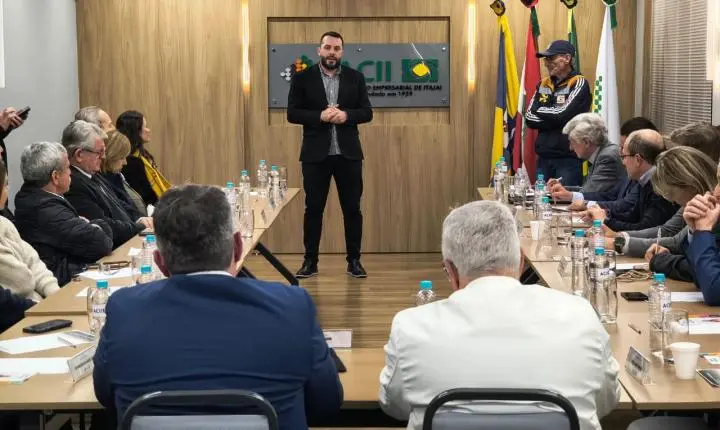 Empresários de Itajaí conhecem estratégias da Defesa Civil para reduzir impactos de eventos climáticos