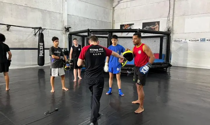 Escolinha de boxe chinês transforma vidas e descobre novos talentos em Balneário Camboriú
