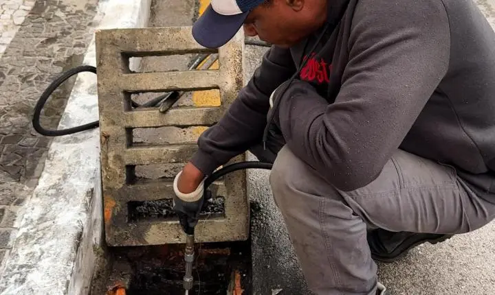 Esforço Concentrado retorna à orla da Praia Central com diversos serviços de limpeza e manutenção