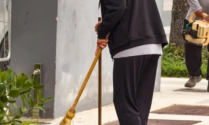 Esforço Concentrado retorna à orla da Praia Central com diversos serviços de limpeza e manutenção