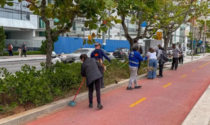 Esforço Concentrado retorna à orla da Praia Central com diversos serviços de limpeza e manutenção