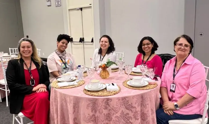 Expocentro promove ação de conscientização sobre saúde integral durante o Outubro Rosa