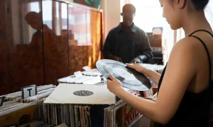 Feira gratuita reúne mais de 2 mil discos de vinil em Itapema neste fim de semana