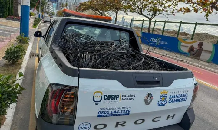 Força-tarefa da Cosip já retirou mais de 1,5 tonelada de fios obsoletos da Avenida Atlântica