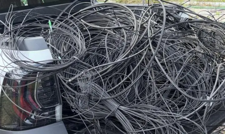 Força-tarefa da Cosip já retirou mais de 1,5 tonelada de fios obsoletos da Avenida Atlântica
