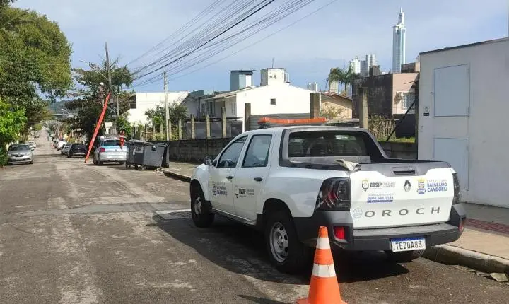 Força-tarefa retira mais de 600 kg de fios obsoletos na Barra nesta quarta-feira 