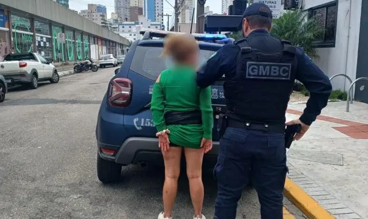 Guarda Municipal de Balneário Camboriú prende autora de lesão corporal instantes após o crime 