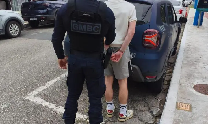 Guarda Municipal de Balneário Camboriú prende usuário de drogas após agredir a mãe