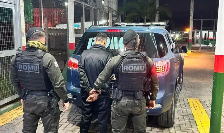 Guarda Municipal prende dois procurados na Rodoviária de Balneário Camboriú