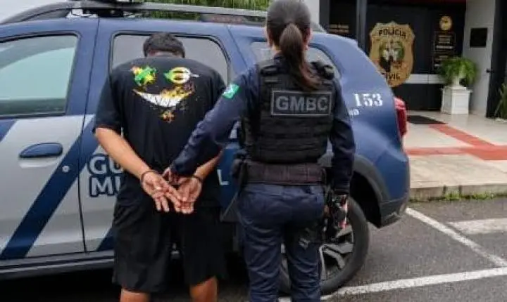 Guarda Municipal prende homem após furto de carne e salgado em supermercado 