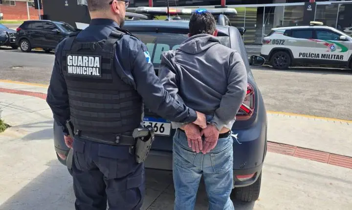 Guarda Municipal prende homem logo após furtar bolsa de mulher 