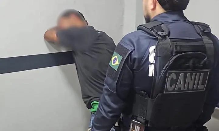 Homem é preso pela Guarda Municipal após furtar windbanners e tentar agredir guarnição