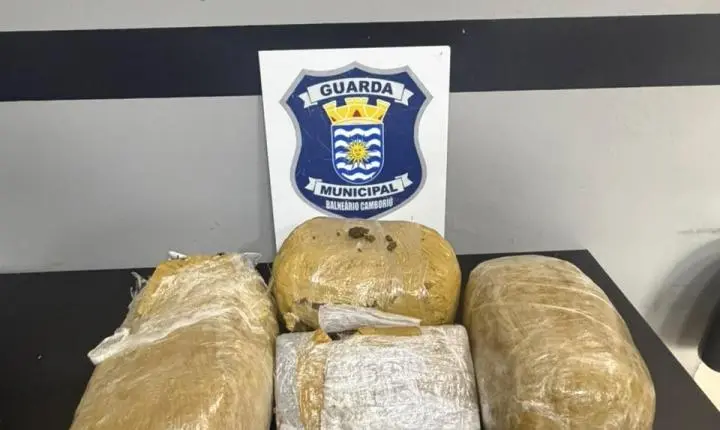 Homem é preso pela Guarda Municipal de Balneário Camboriú na rodoviária com 7kg de skunk