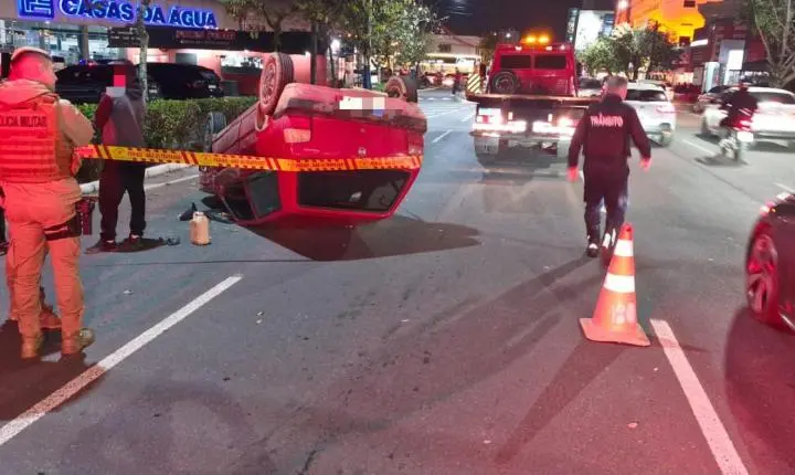 Homem é preso pelos Agentes de Trânsito após se evadir em colisão com quatro veículos - Seis acidentes de trânsito foram registrados no final de semana em Balneário Camboriú