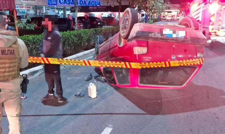 Homem é preso pelos Agentes de Trânsito após se evadir em colisão com quatro veículos - Seis acidentes de trânsito foram registrados no final de semana em Balneário Camboriú