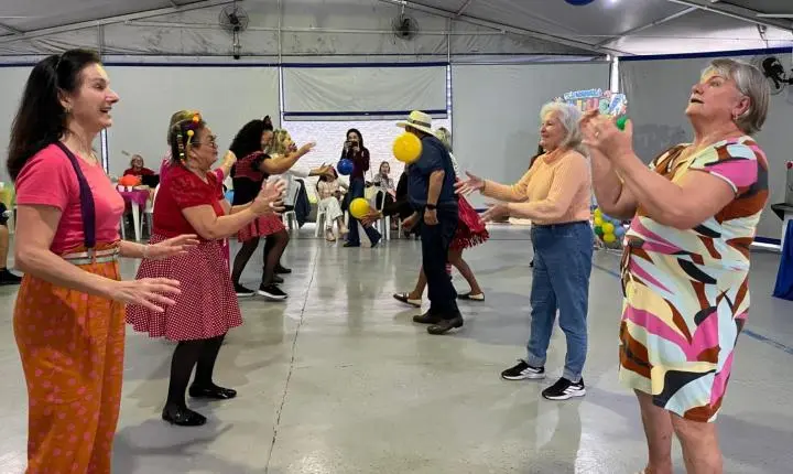Idosos de Balneário Camboriú participam de programação especial alusiva ao Dia das Crianças
