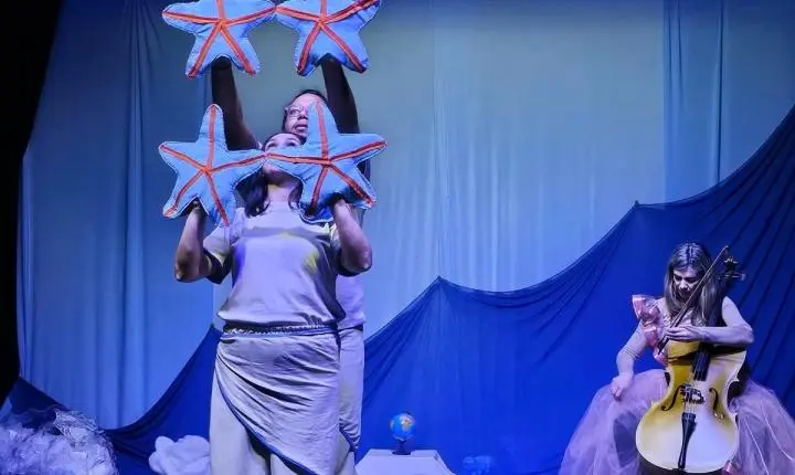 Instituto Porto Cênico estreia “Primeiríssimo Azul”, novo espetáculo para bebês, em Itajaí