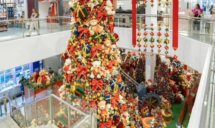 Itajaí Shopping comemora 26 anos e inaugura o “Natal dos Presentes”, primeira decoração natalina da região