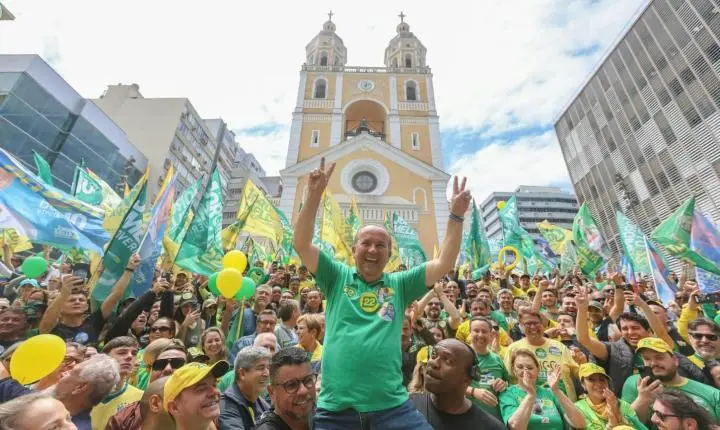 Jorginho encerra campanha com caminhada de 4,5 mil pessoas no Centro de Florianópolis