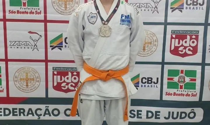 Judô de Balneário Camboriú conquista 13 medalhas no Campeonato Regional Litoral