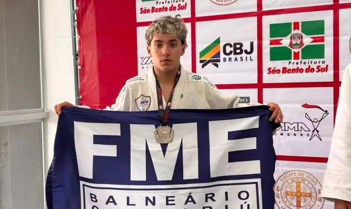 Judô de Balneário Camboriú conquista 13 medalhas no Campeonato Regional Litoral