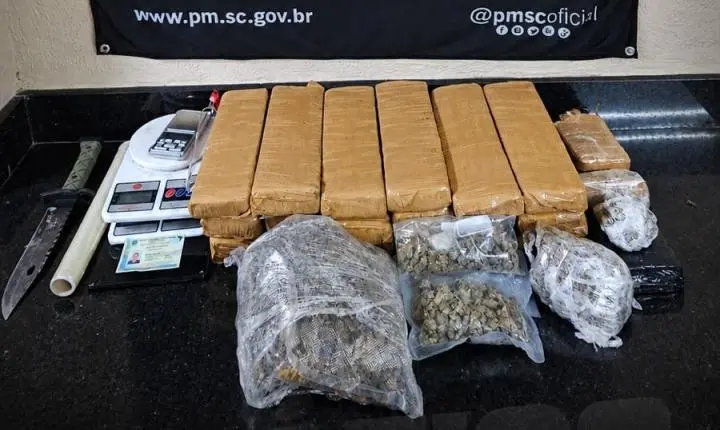 Mais de 13 quilos de drogas são apreendidos em Camboriú