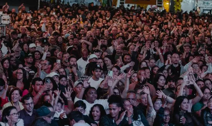 Mais de 25 mil pessoas prestigiam a primeira noite do 8º Arraiá Solidário de Itapema