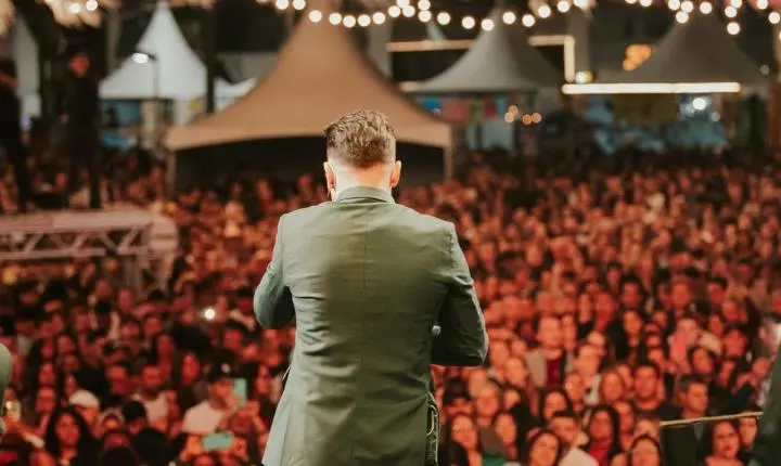 Mais de 25 mil pessoas prestigiam a primeira noite do 8º Arraiá Solidário de Itapema