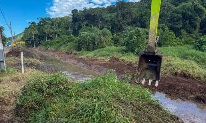 Mais de 3,6 mil m³ de sedimentos foram retirados dos cursos d'água de Balneário Camboriú desde abril