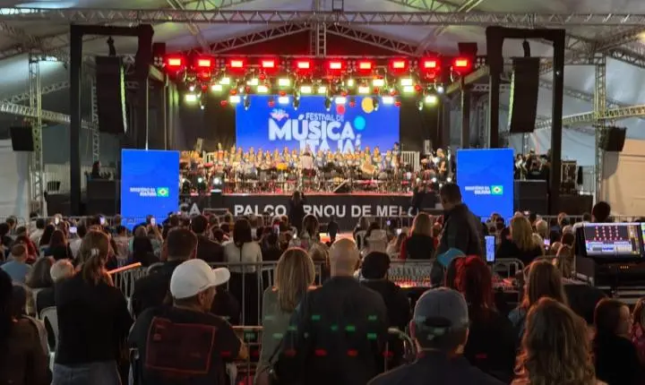 Mais de mil pessoas prestigiaram abertura do 28º Festival de Música de Itajaí