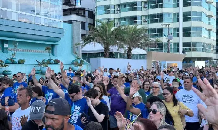 Marcha para Jesus reúne igrejas e famílias na orla do Centro de Itapema