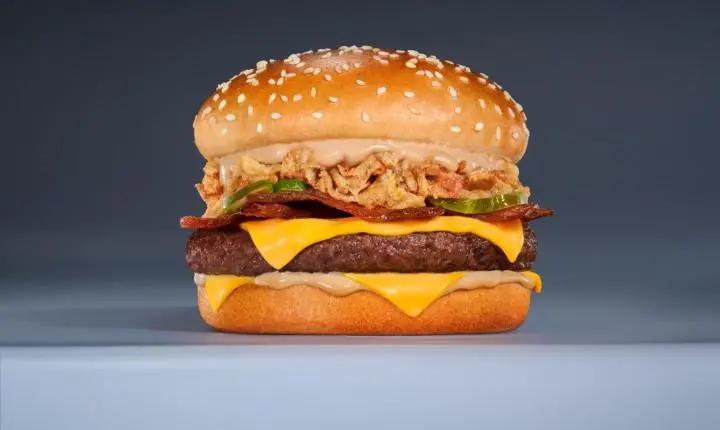 McDonald’s e Red Bull lançam ‘O Pit Stop Perfeito’ com chegada do Red Bull Blue Raspberry Energizer ao Brasil