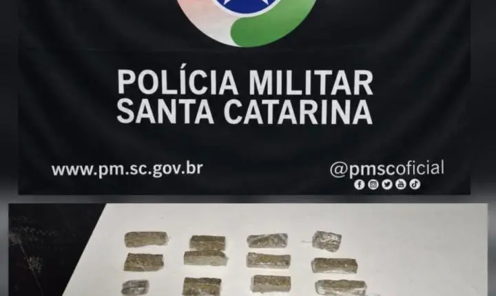 Mulher é presa com mais de 290 gramas de maconha em apartamento em Itajaí; suspeito foge durante abordagem