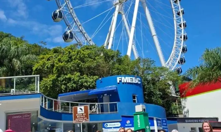 Mulheres da Rede Feminina celebram a vida a 82 metros de altura no Outubro Rosa em Santa Catarina