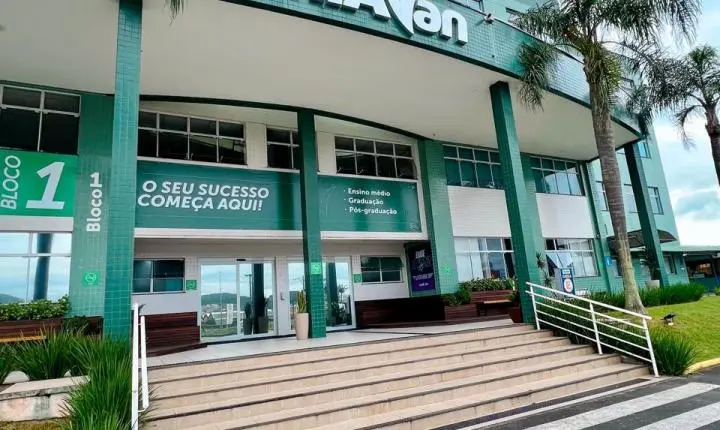 Mundo Uniavan: Feira de Profissões ajuda estudantes a descobrir caminhos para o futuro profissional