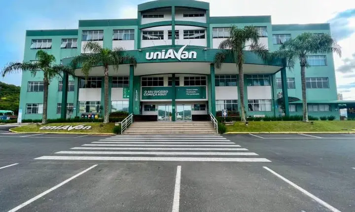 Mundo Uniavan: Feira de Profissões ajuda estudantes a descobrir caminhos para o futuro profissional