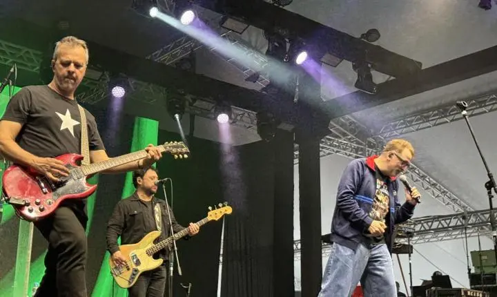 Nenhum de Nós reúne público apaixonado no 28º Festival de Música de Itajaí