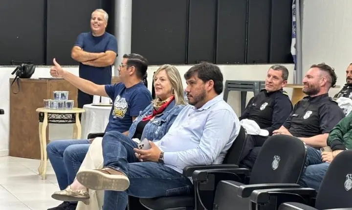 No dia do Servidor Público: Ciça Müller prestigia a sanção de lei auxílio alimentação para servidores municipais