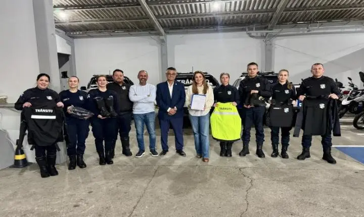 Novos uniformes reforçam valorização e identificação dos agentes de trânsito de Balneário Camboriú 