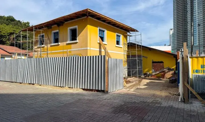 Obras de restauração da Casa Linhares seguem em Balneário Camboriú