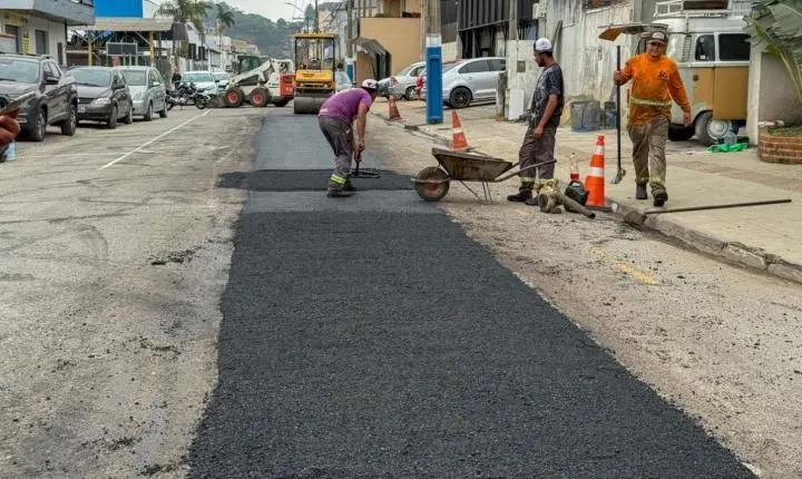 Operação tapa-buraco ultrapassa 2,1 mil m² de asfalto recuperado em Balneário Camboriú