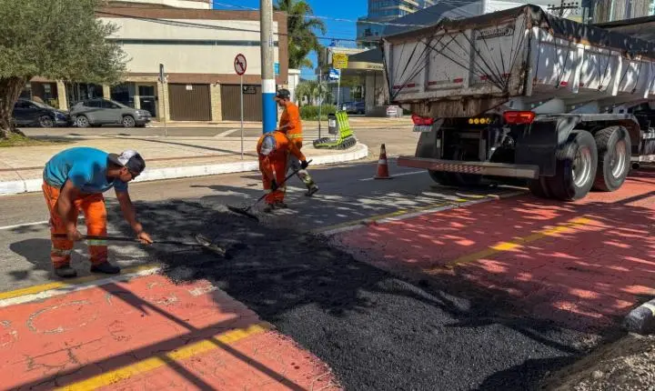 Operação tapa-buraco ultrapassa 2,1 mil m² de asfalto recuperado em Balneário Camboriú