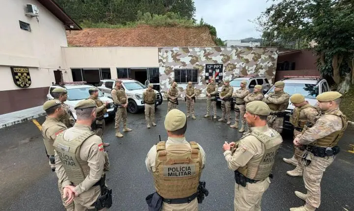 POLÍCIA MILITAR AGE RAPIDAMENTE E CONTÉM CONFLITO ENTRE MANIFESTANTES APÓS SEGUNDO TURNO DAS ELEIÇÕES EM BALNEÁRIO CAMBORIÚ