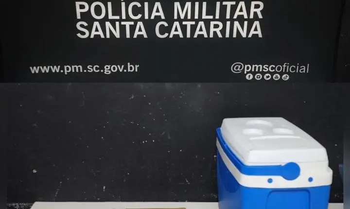 Polícia Militar apreende aproximadamente 1 kg de maconha em Itajaí