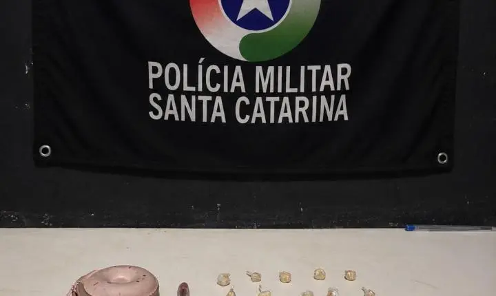Polícia Militar de Itajaí prende homem, de 51 anos, pelo crime de tráfico de drogas
