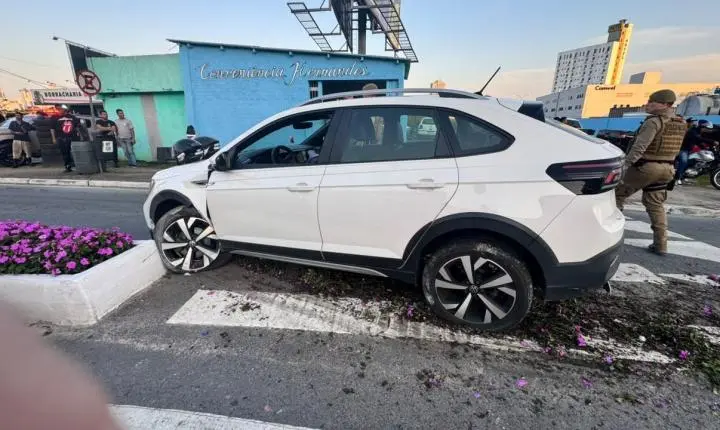 Polícia Militar prende homem após roubo de veículo e fuga em Balneário Camboriú