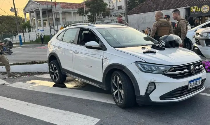 Polícia Militar prende homem após roubo de veículo e fuga em Balneário Camboriú