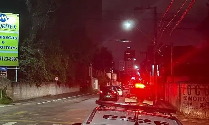Polícia Militar prende homem em  flagrante por roubo e  recupera dinheiro roubado em Itajaí  