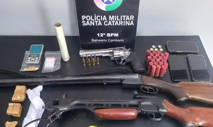Polícia Militar prende homem por tráfico de drogas e apreende armas e munições em Balneário Camboriú